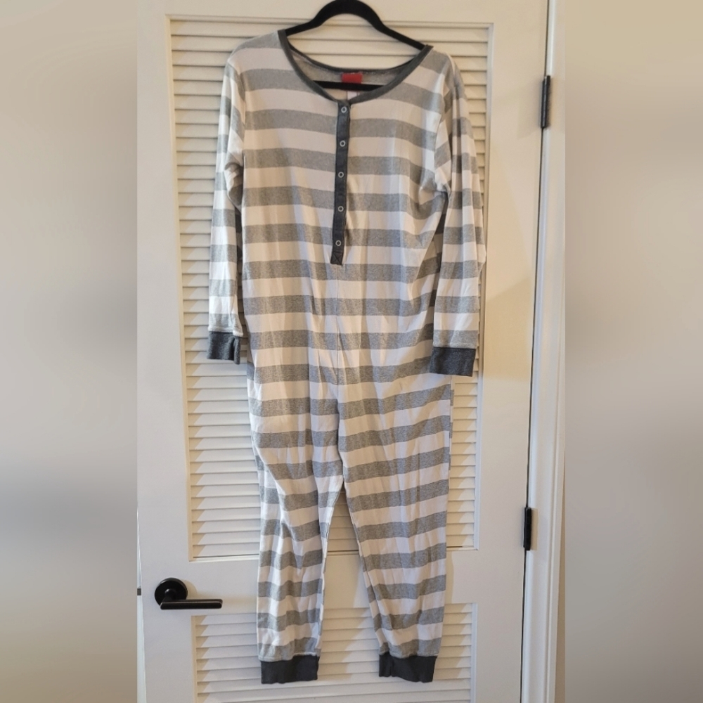 Wondershop - (Plus-Size) Cotton Grey & White Striped Footed Pajamas